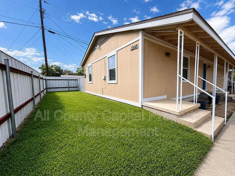 1208 Bundrant Dr #A — Photo 1