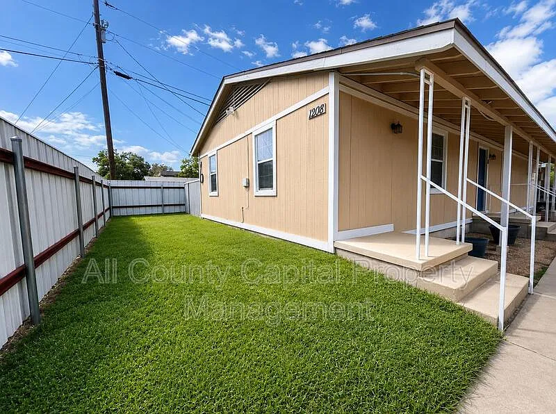 1208 Bundrant Dr #A