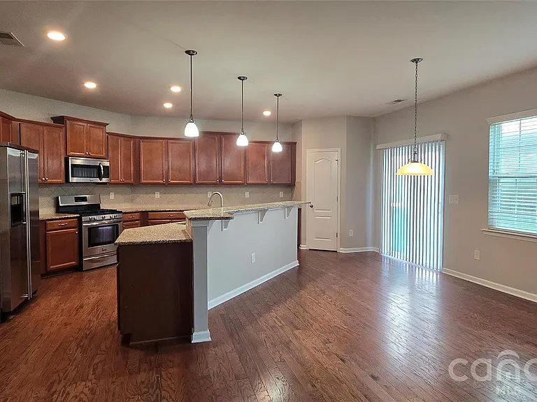 10427 Paisley Abbey Ln — Photo 2