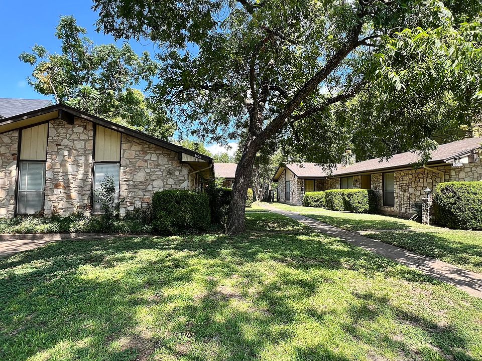 Beautiful Duplex Near Hyde Park
(45th and Red River)