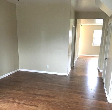 4th image of 303 S La Salle Ave