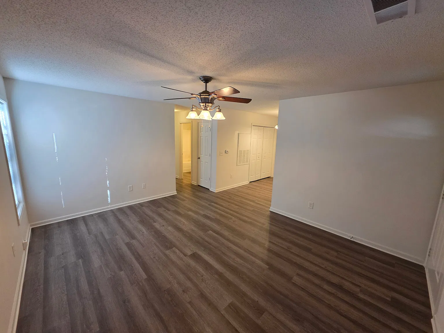 3 bed, 1000 sqft, $1,345 — Photo 3