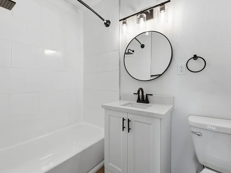 11921 Lakewood Blvd — Photo 22