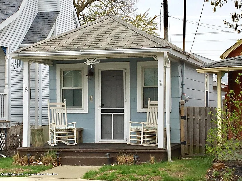 112 Franklin Ave photo 1
