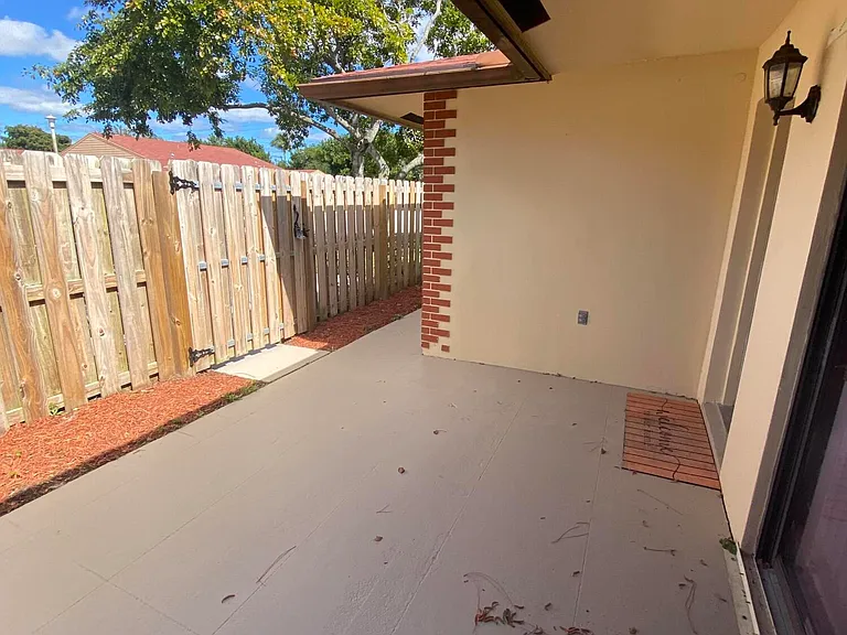4302 Woodstock Dr #B — Photo 22