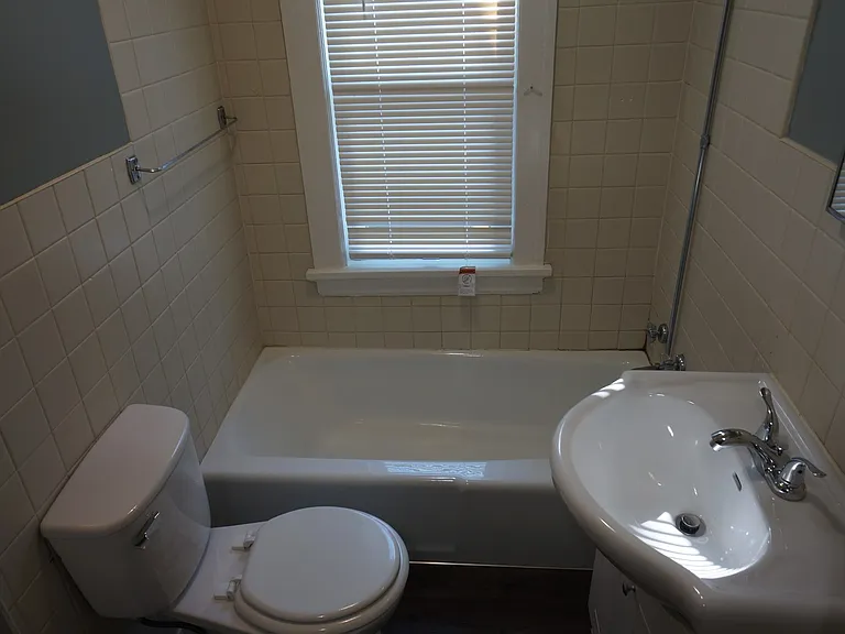 808 E 3rd St — Photo 10