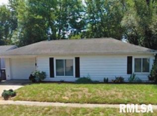1510 Loretta St, Pekin, IL