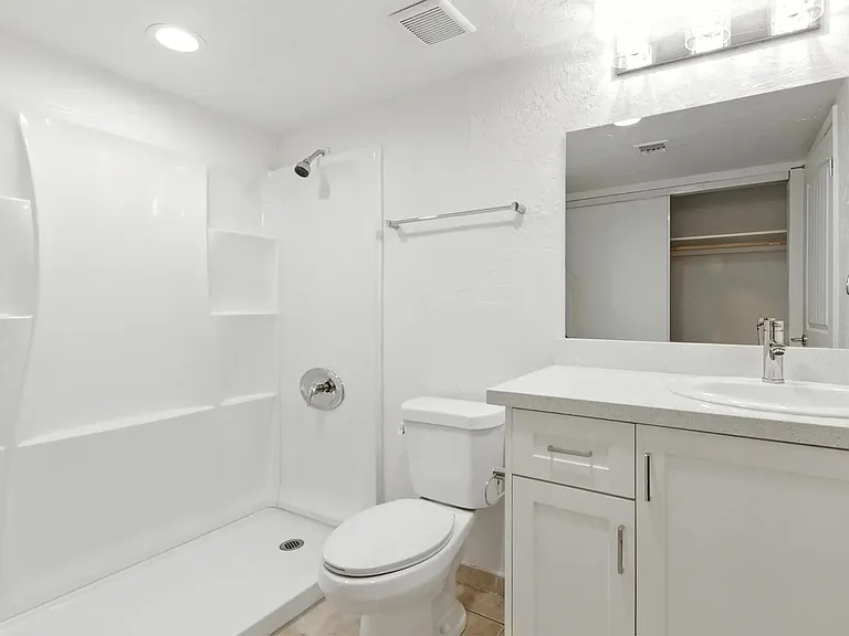 1st Ave Apartments — Photo 8