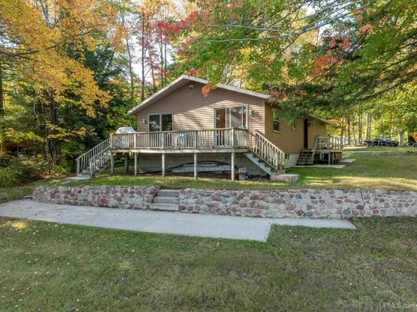 3954 Hayward Rd, Munising, MI 49862