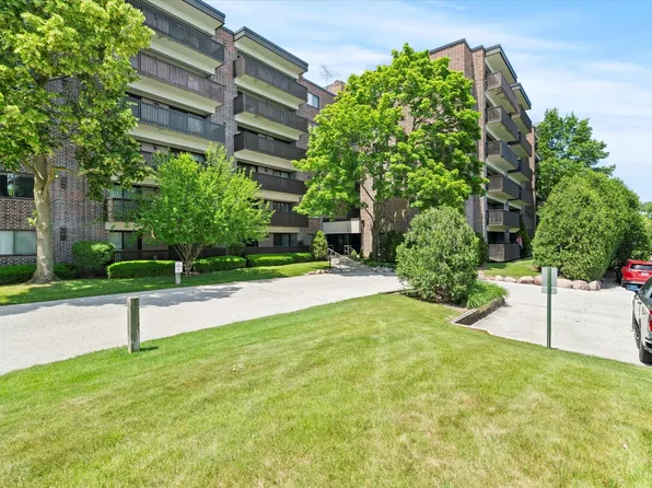 920 Vose Dr APT 612, Gurnee, IL 60031