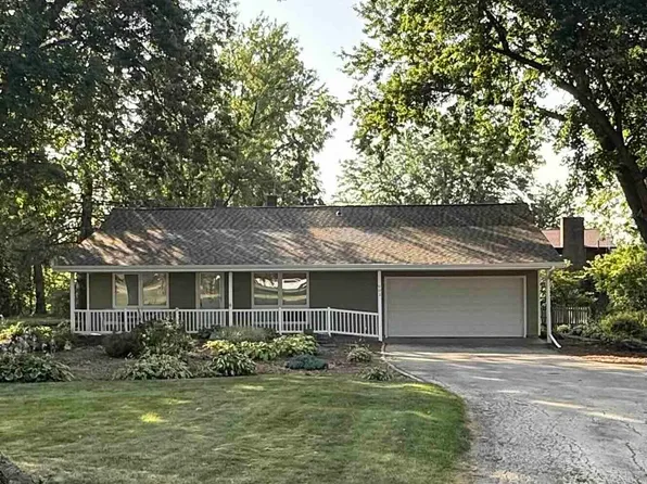 602 N Center St, Lena, IL 61048