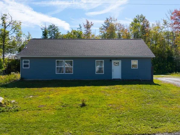 32 Selden Lane, Oakland, ME 04963