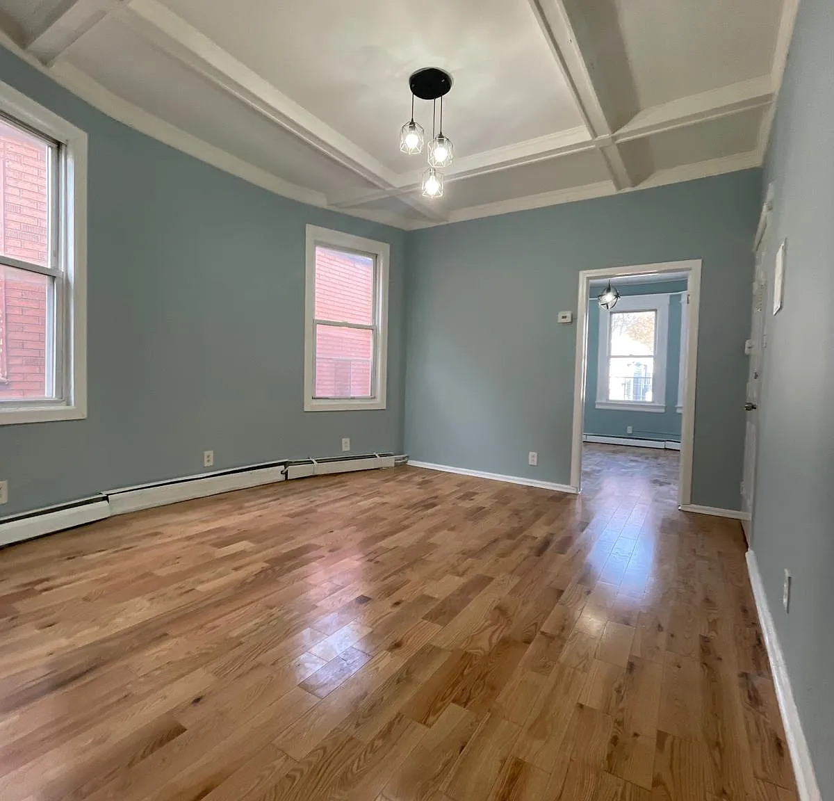 3 bed, 1100 sqft, $2,400 — Photo 2