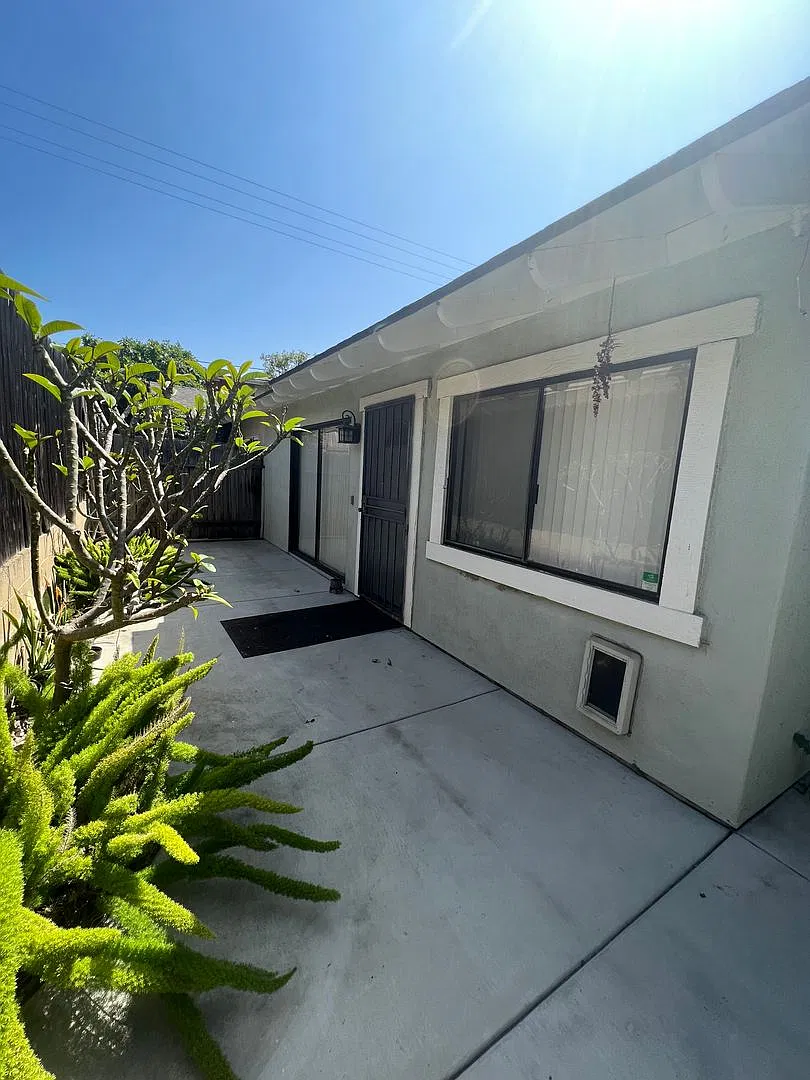 812 & 818 E. Fairway Dr. — Photo 3