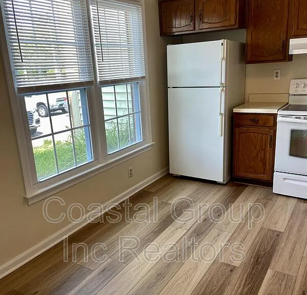 910 Jay Are Ct — Photo 2