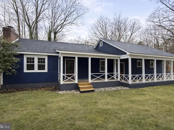 2367 N Lakeshore Dr, Louisa, VA 23093