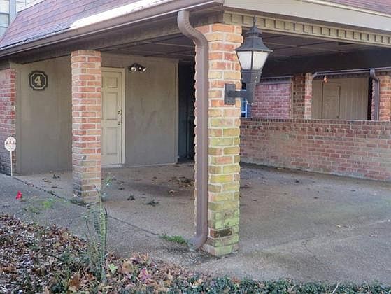 1st image of 4 Carriage Ln