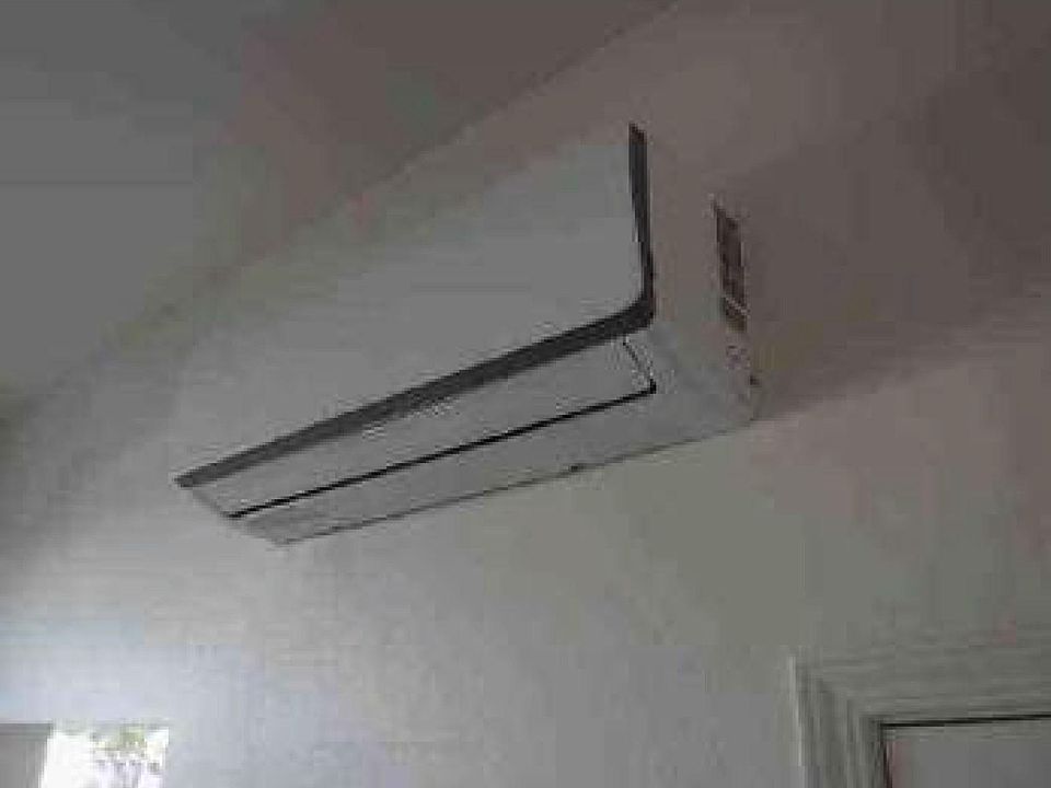 2nd image of 979 W 2nd St #4