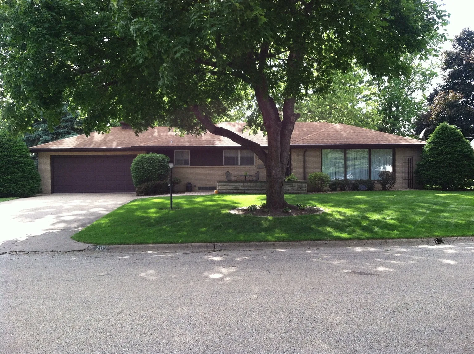 209 S Kansas Ave photo 1