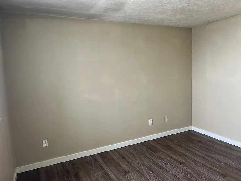 410 SW Fall St — Photo 7