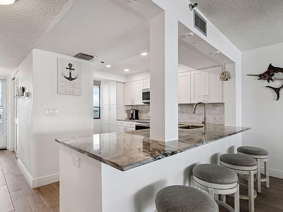 5th image of 17900 Gulf Blvd APT 6C