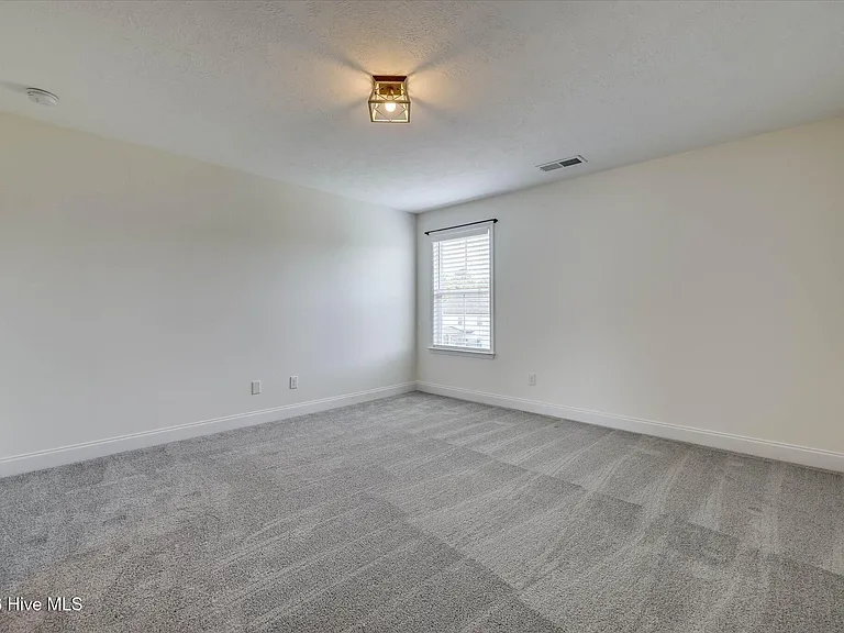 711 Courtland Ln — Photo 31