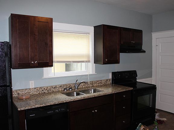 2nd image of 1045 Race St NE