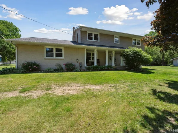 613 Cherry St, Stockbridge, MI 49285