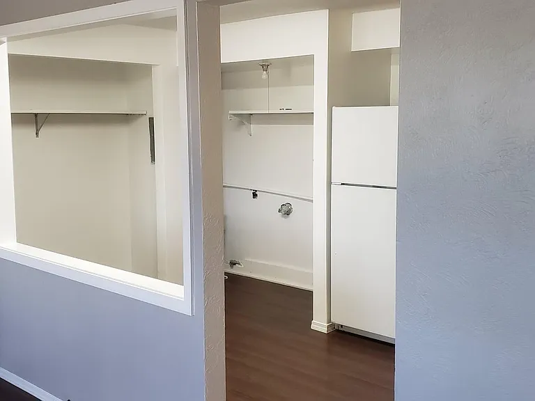 1217 W Chestnut St — Photo 4
