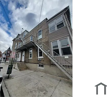 1304 W Walnut St — Photo 4