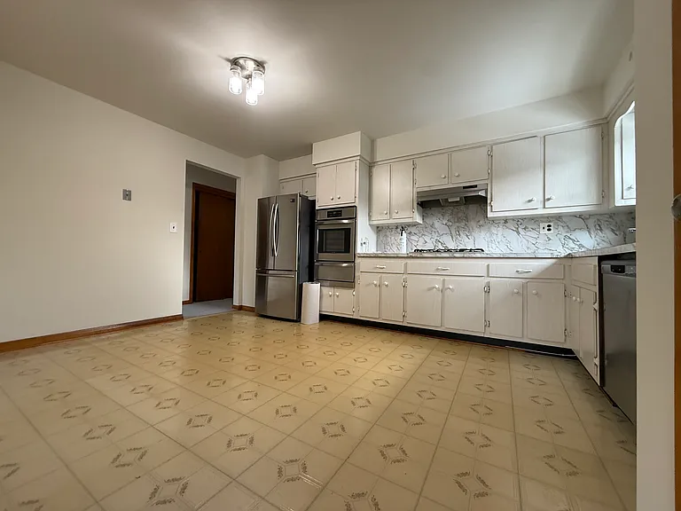 366 Wilson Ave #2 — Photo 4