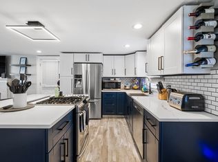 265 Ridgewood Dr, Norwood, MA 02062