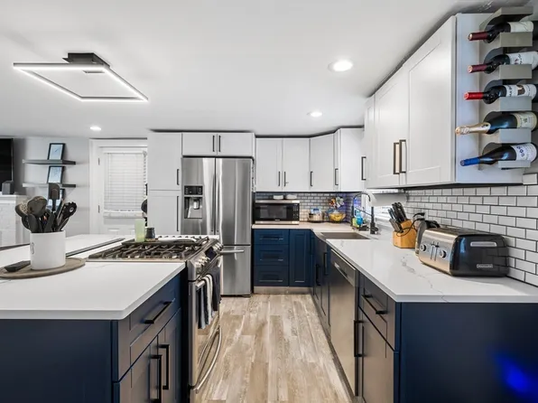 265 Ridgewood Dr, Norwood, MA 02062