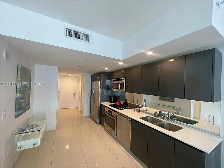31 SE 6th St #2503 — Photo 8