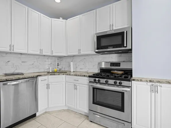 83 Hobart Avenue image 2 of 12