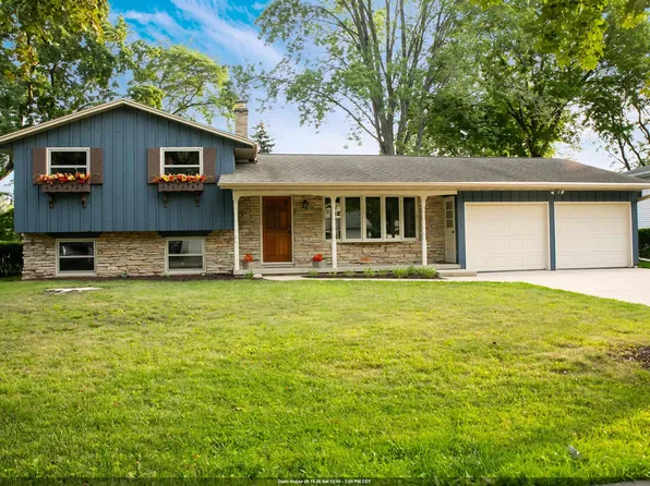 1255 April Ln, Green Bay, WI 54304