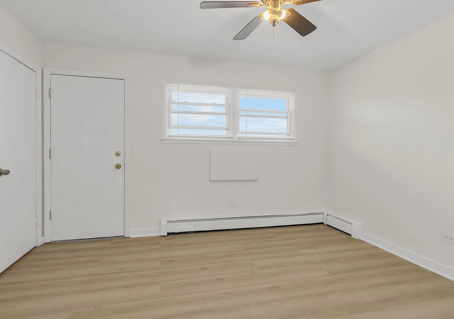 36 King Arthur Court Apartments — Photo 3