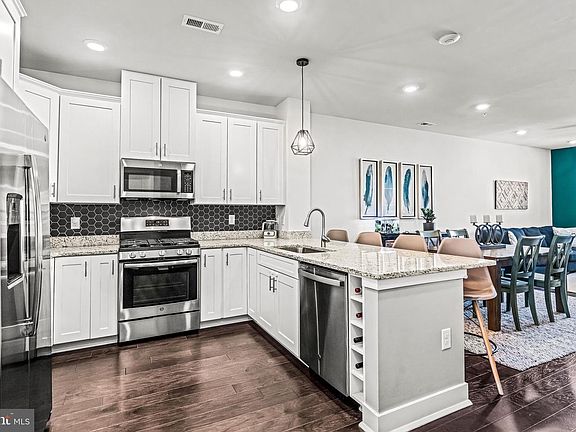 5th image of 128 Fleet Ct