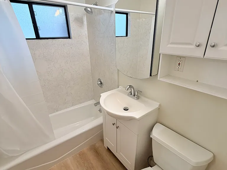 4211 Moraga St #12 — Photo 5