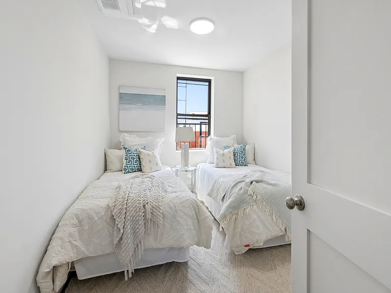214 5th Ave #15 — Photo 2