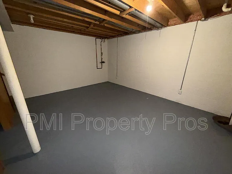 8148 S 88th St — Photo 14
