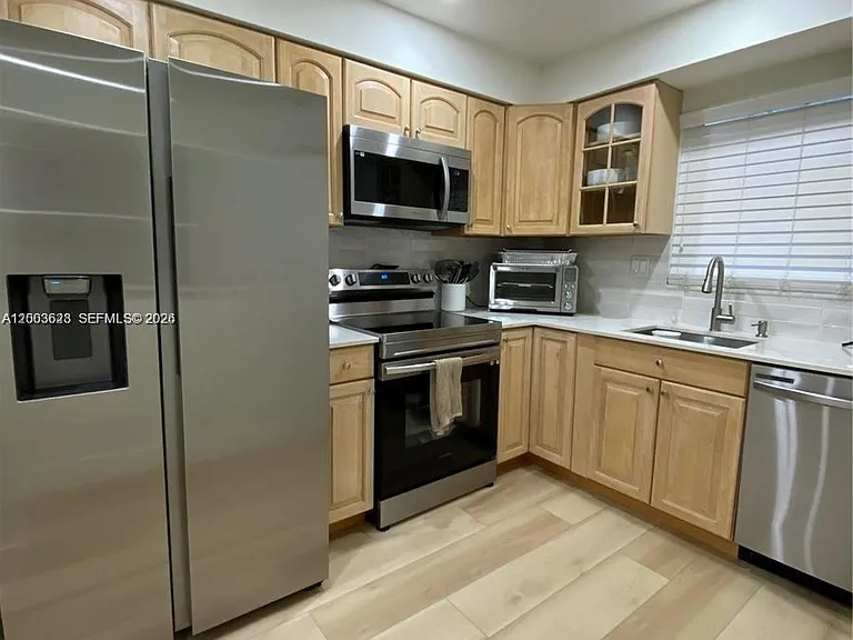1200 Tallwood Ave #302 — Photo 9