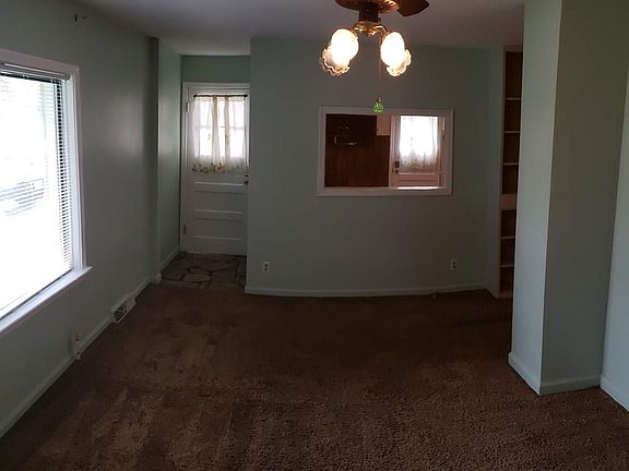 3rd image of 518 Gladstone St