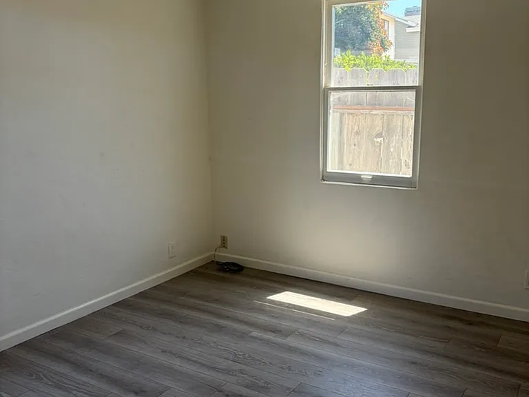 1531 Newport Ave — Photo 7