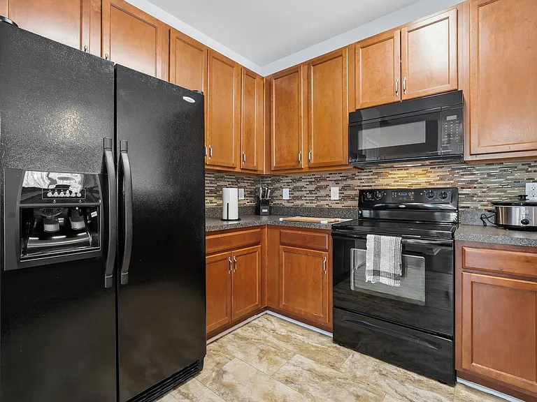 1326 Stone Manor Dr — Photo 6