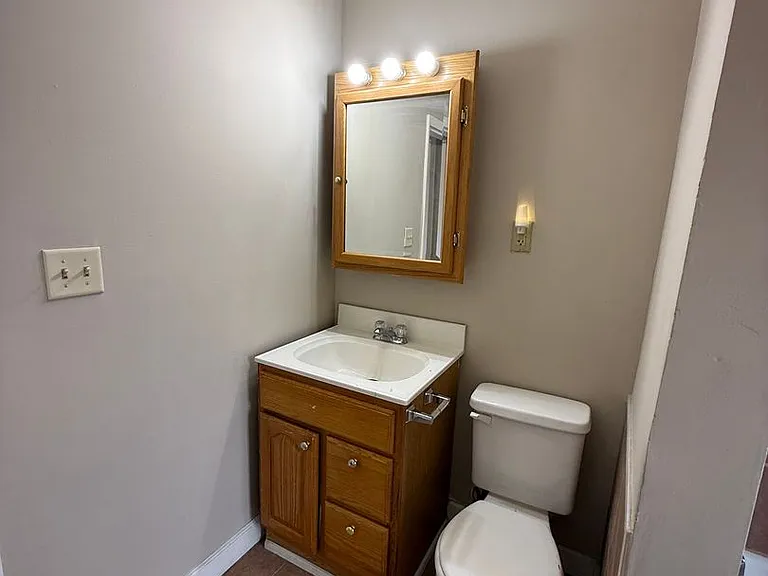 562 W Edmund Ave — Photo 9