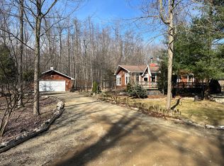 7131 Ridgeway St, Fennville, MI 49408