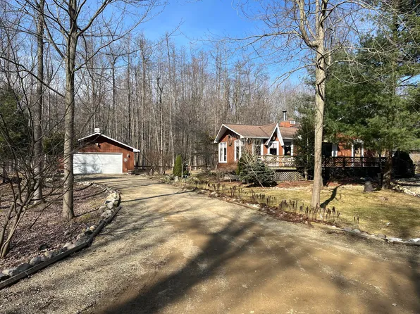 7131 Ridgeway St, Fennville, MI 49408