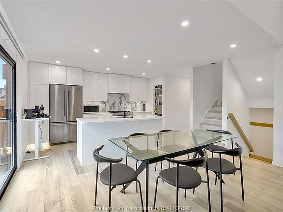 2nd image of 15 Churchill Park Rd