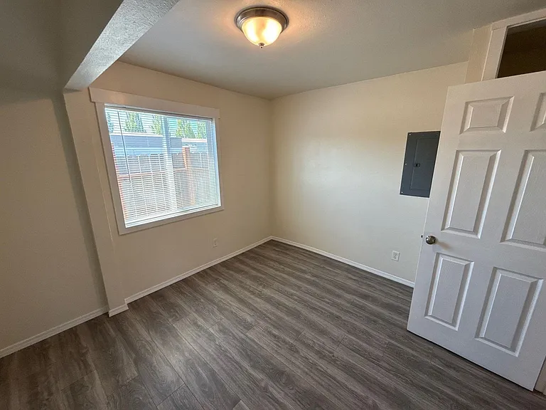 3355 Portland Rd NE #1 — Photo 11